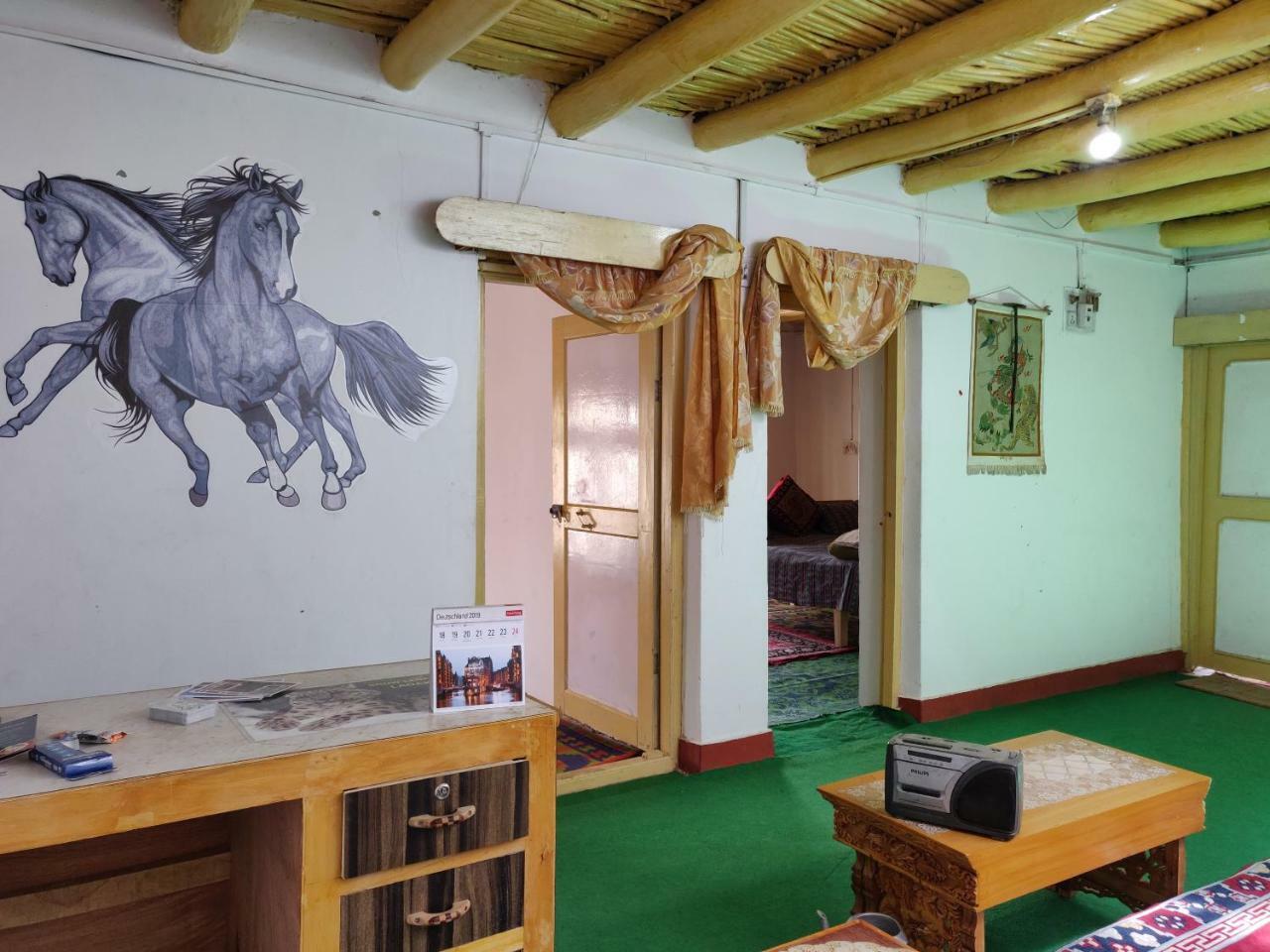 Amir Homestay Leh Exteriör bild